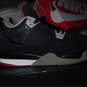Jordan 4 Retro Bred